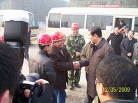 山東省委常委、副省長王軍民到集團公司援建北川人民醫(yī)院工程視察指導工作